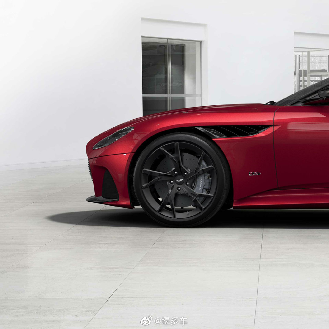 汽车美图：阿斯顿马丁 DBS 极致红