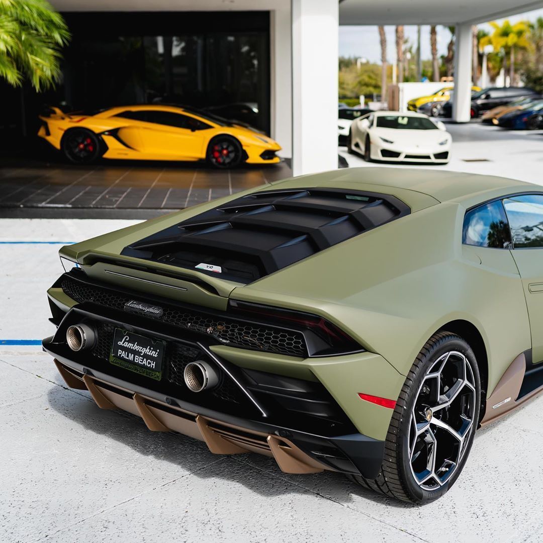 战斗绿Lamborghini Huracan Evo。无敌！爱了！