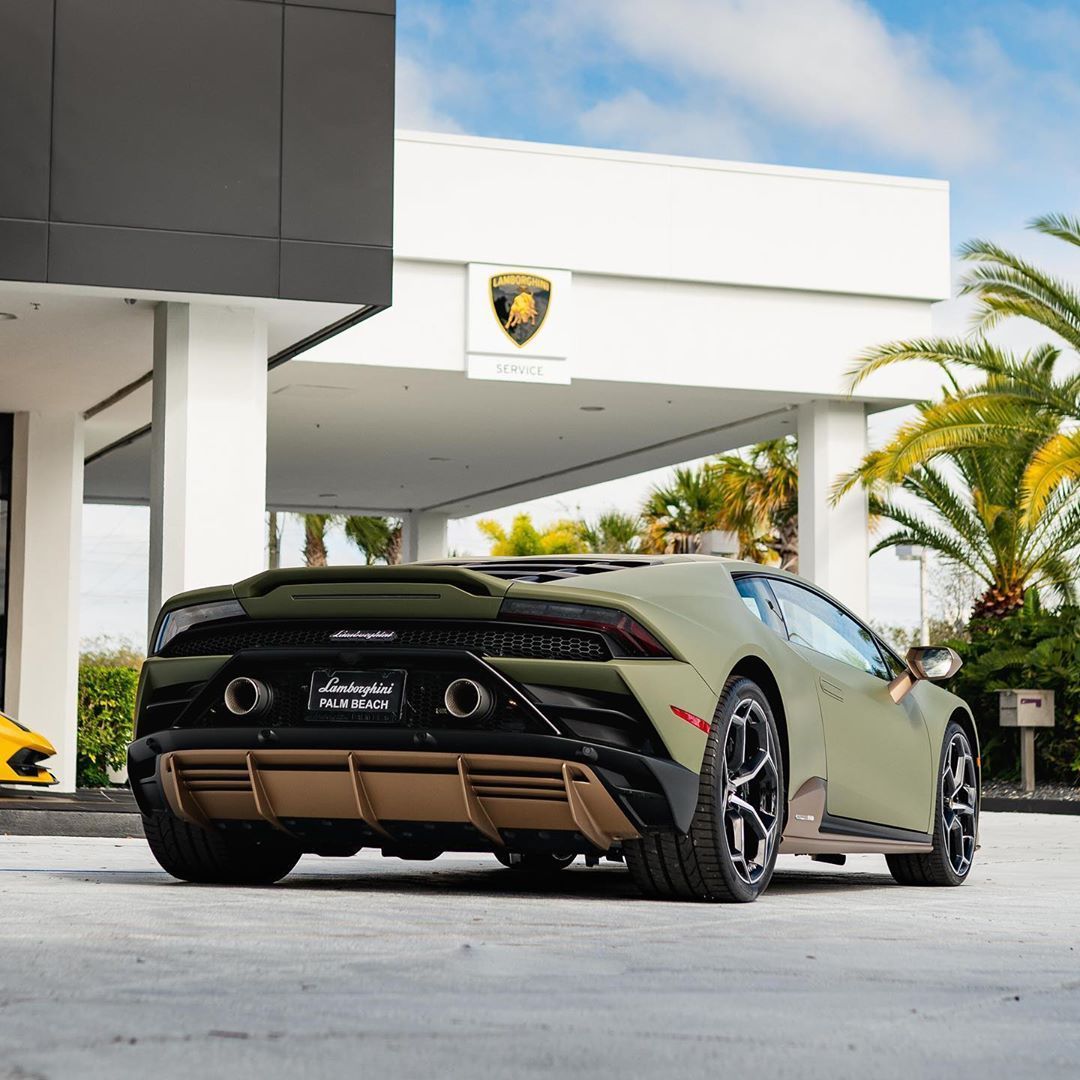 战斗绿Lamborghini Huracan Evo。无敌！爱了！