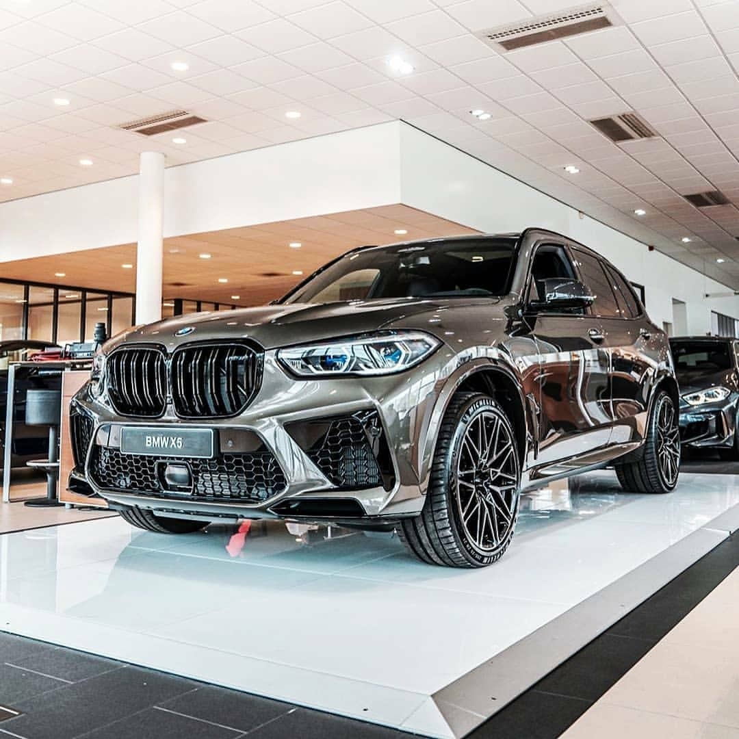 这台宝马X5M真的好看，不愧是标杆!