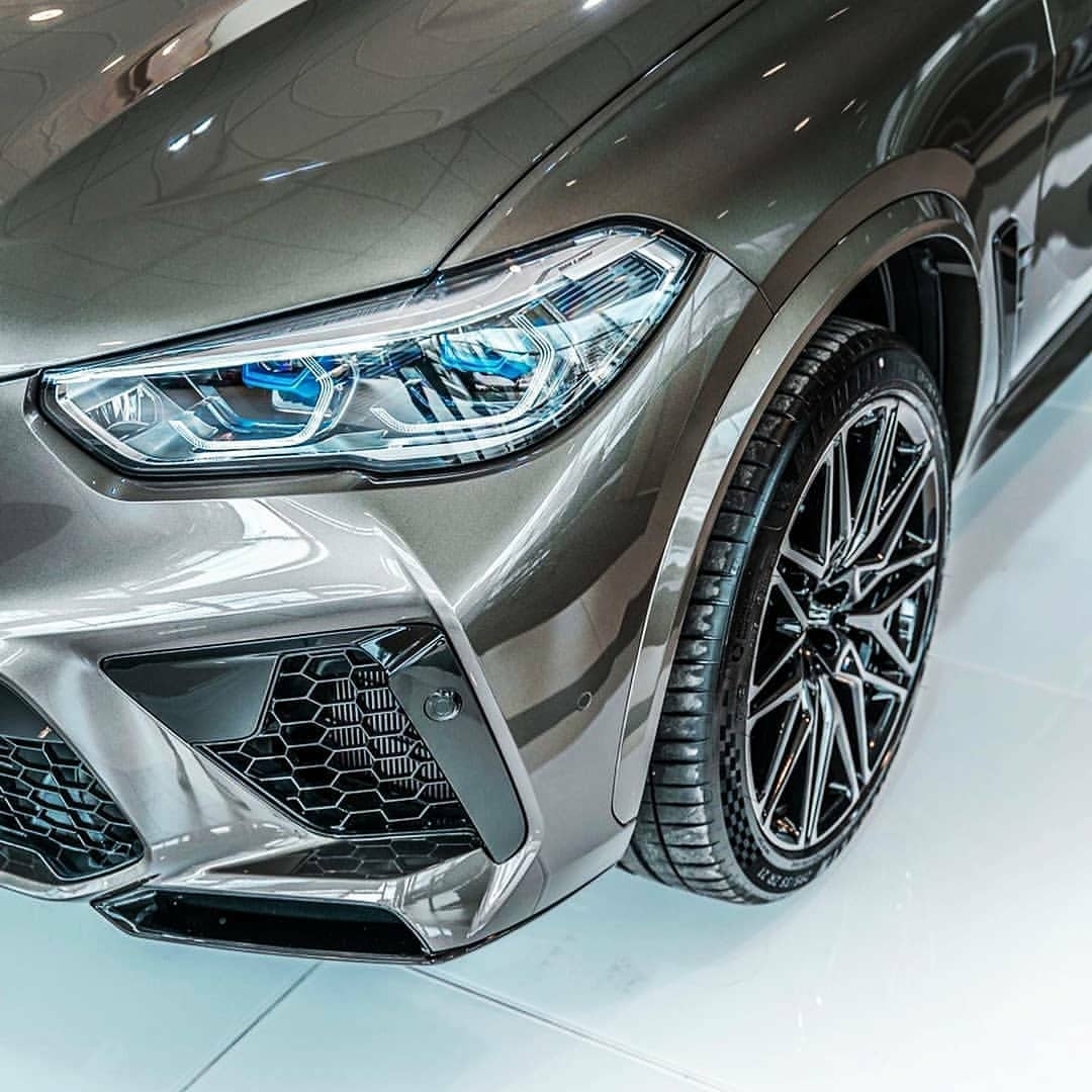 这台宝马X5M真的好看，不愧是标杆!