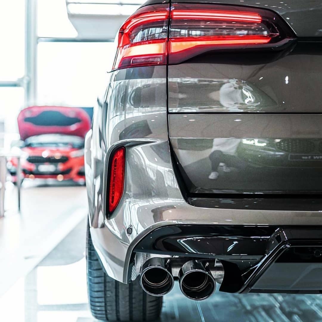 这台宝马X5M真的好看，不愧是标杆!