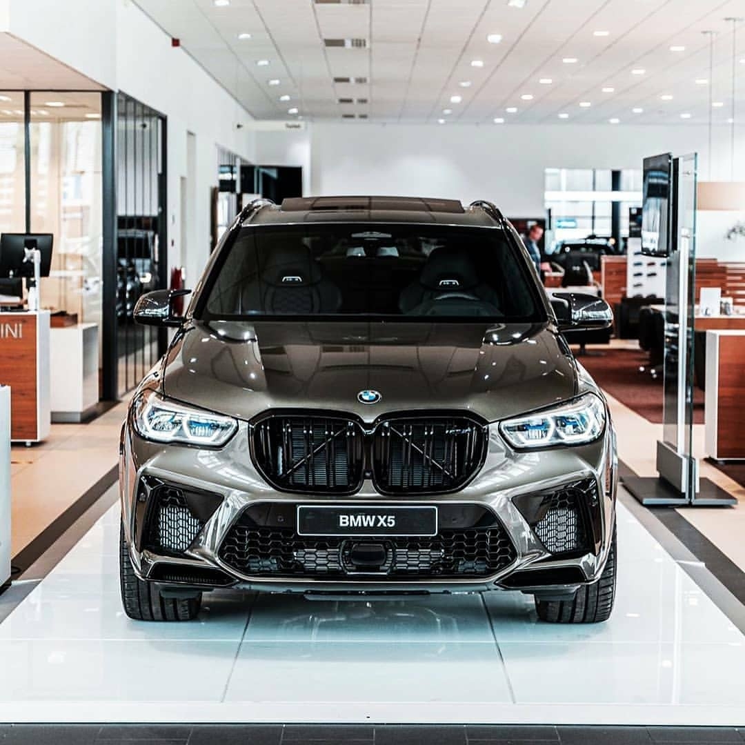 这台宝马X5M真的好看，不愧是标杆!