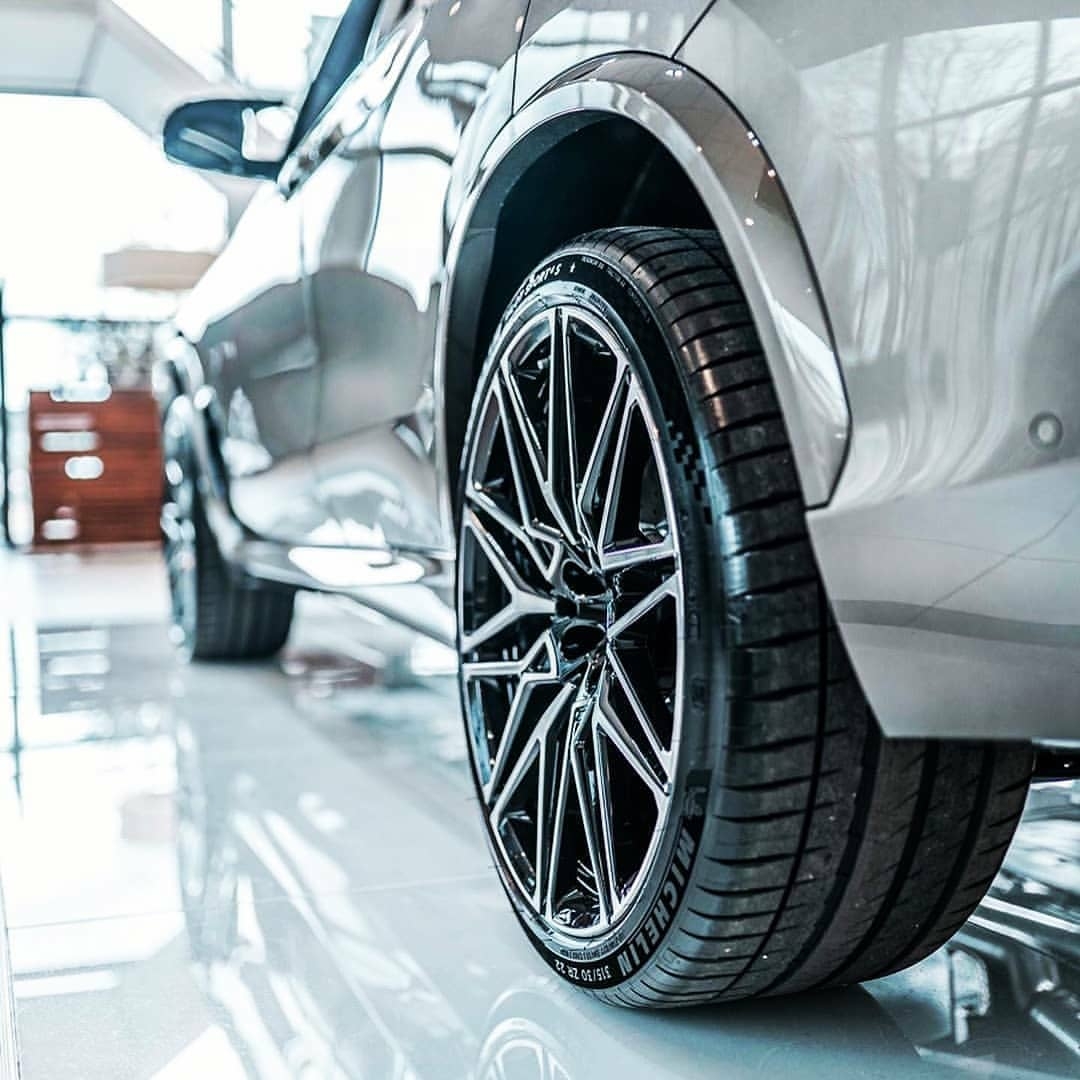 这台宝马X5M真的好看，不愧是标杆!