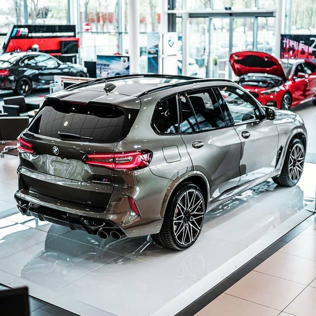 这台宝马X5M真的好看，不愧是标杆!