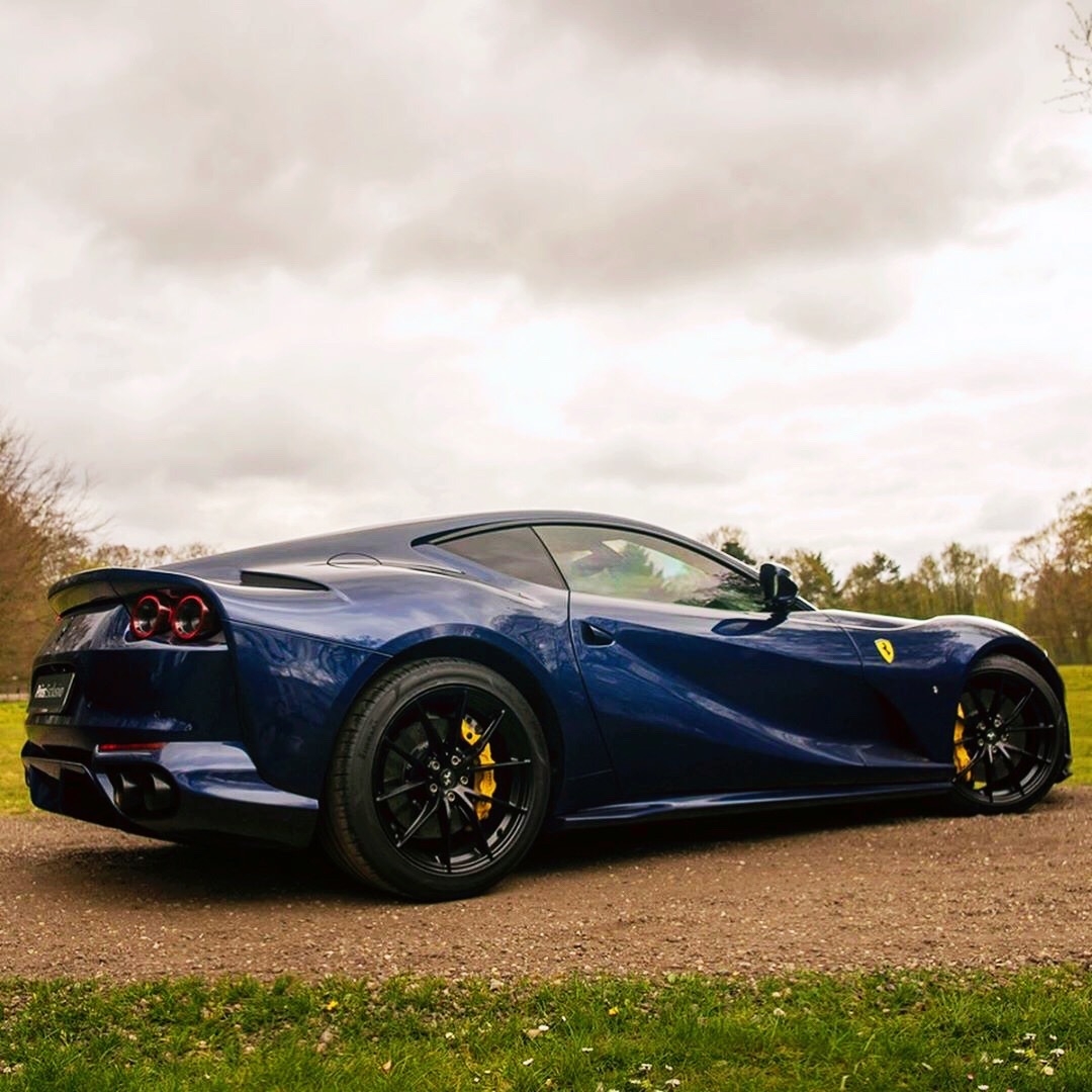 Ferrari 812 Superfast,现在看，造型真的很帅……