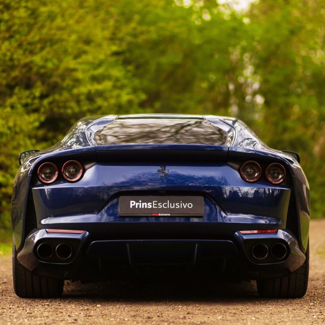 Ferrari 812 Superfast,现在看，造型真的很帅……