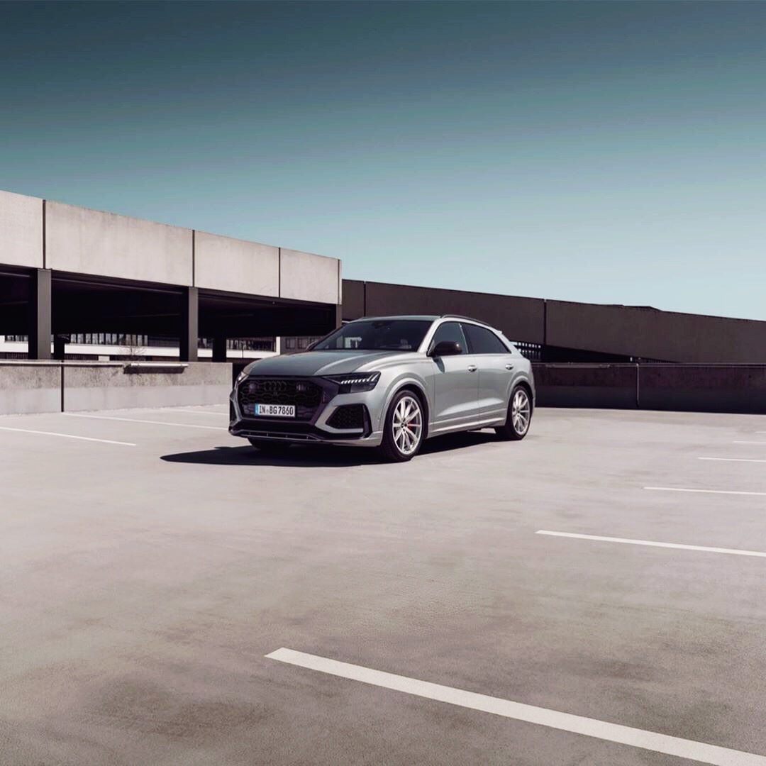 听说这大块头很能跑…… Audi RS Q8
