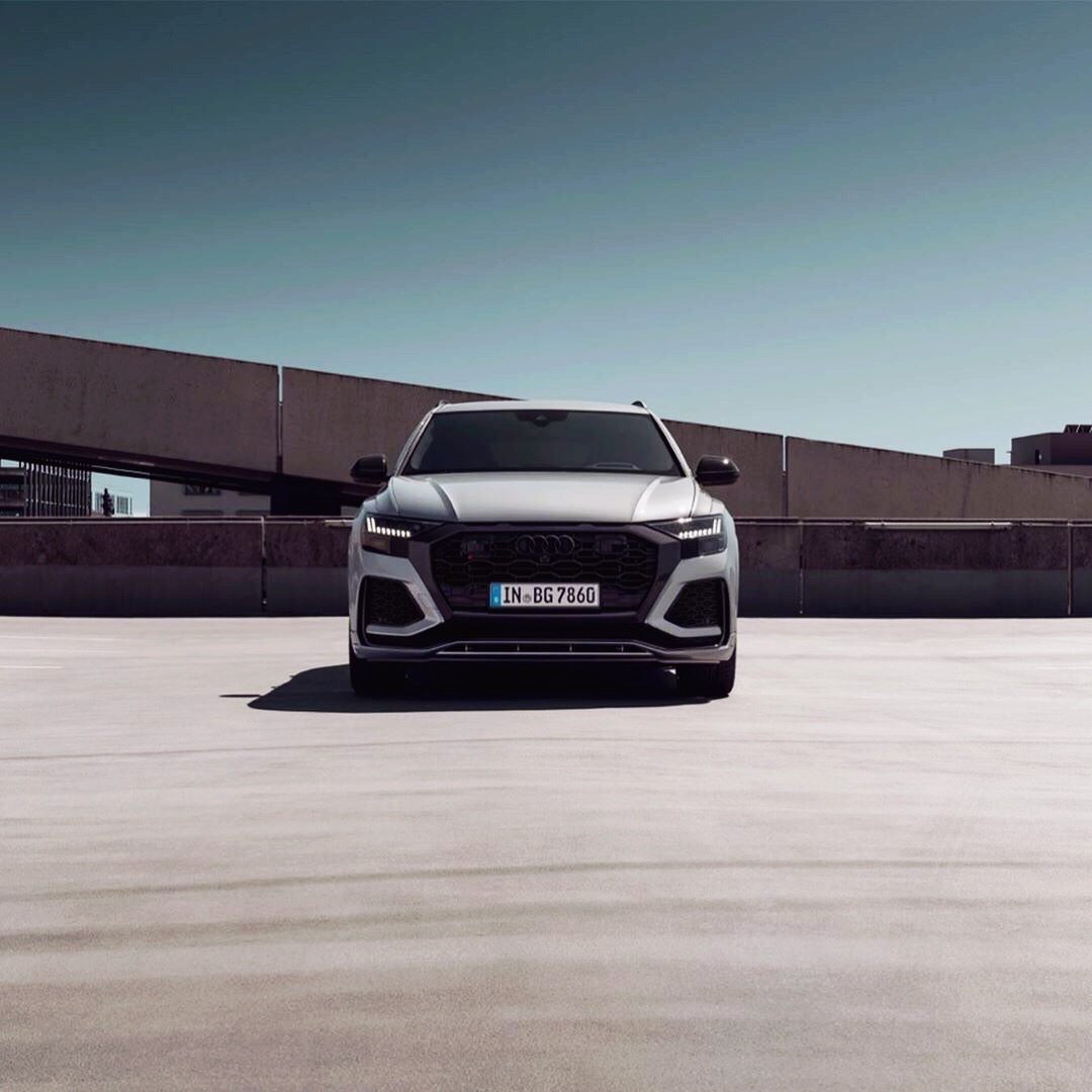 听说这大块头很能跑…… Audi RS Q8