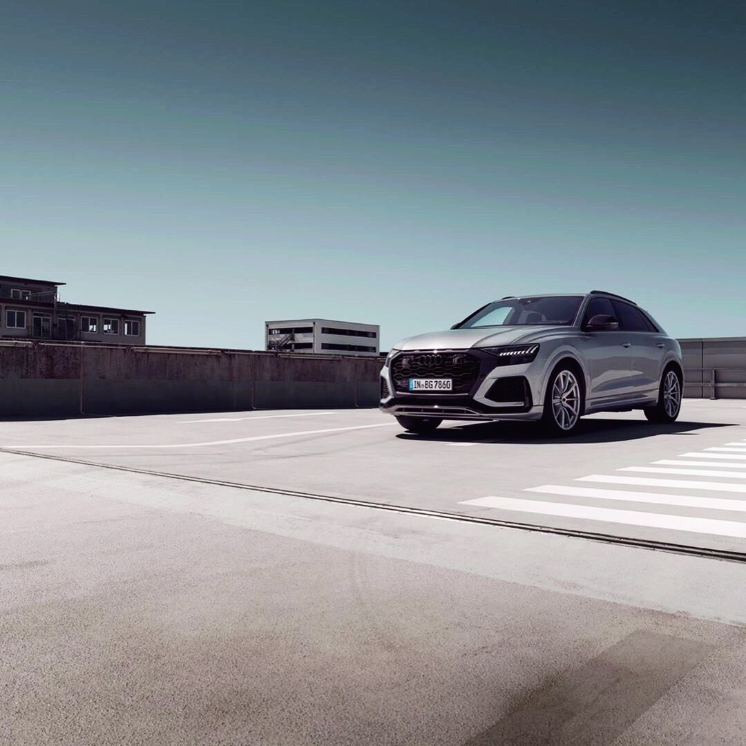听说这大块头很能跑…… Audi RS Q8