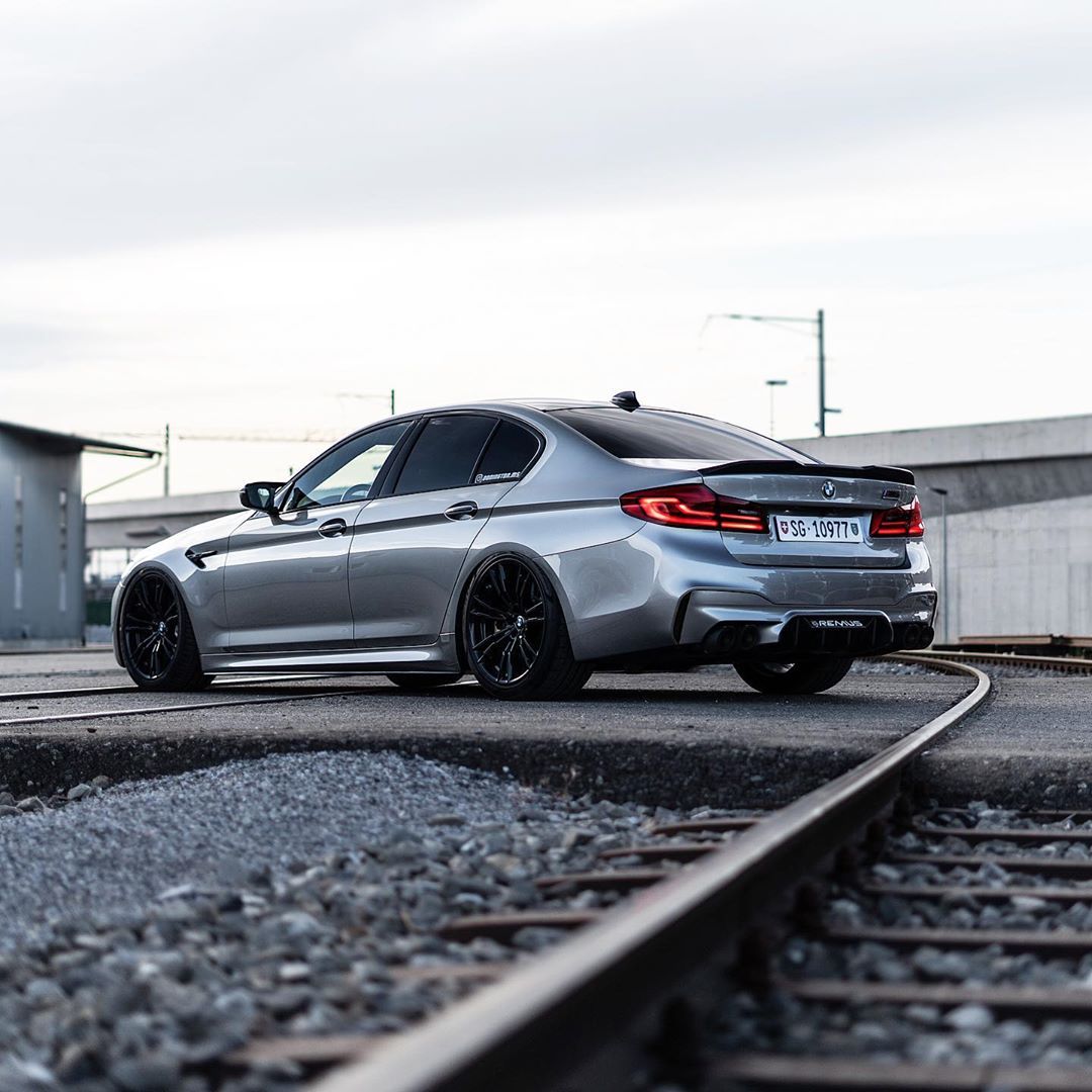 宝马M5：硬核跑者！舍我其谁！