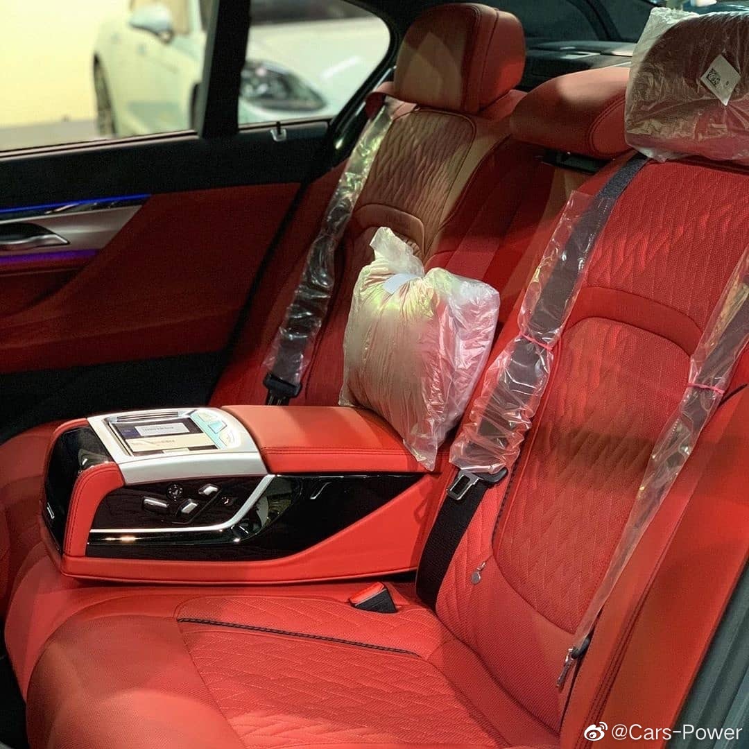 碧玺灰+红内 12缸大霸王 宝马M760Li