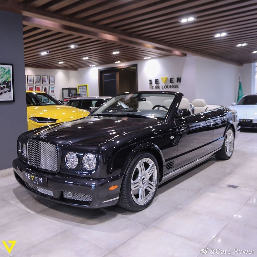 巨型奢华敞篷跑车，宾利雅骏T，搭载6.75升V8绝版发动机。