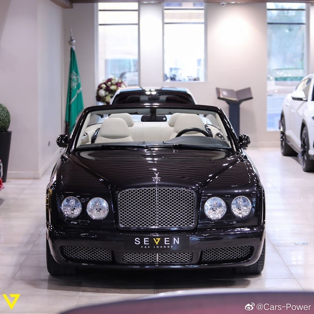 巨型奢华敞篷跑车，宾利雅骏T，搭载6.75升V8绝版发动机。