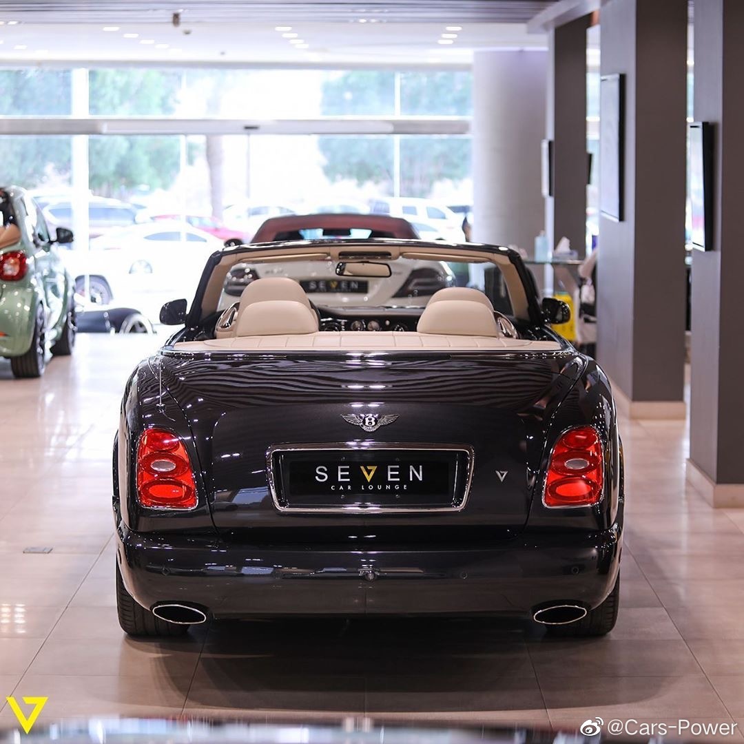 巨型奢华敞篷跑车，宾利雅骏T，搭载6.75升V8绝版发动机。