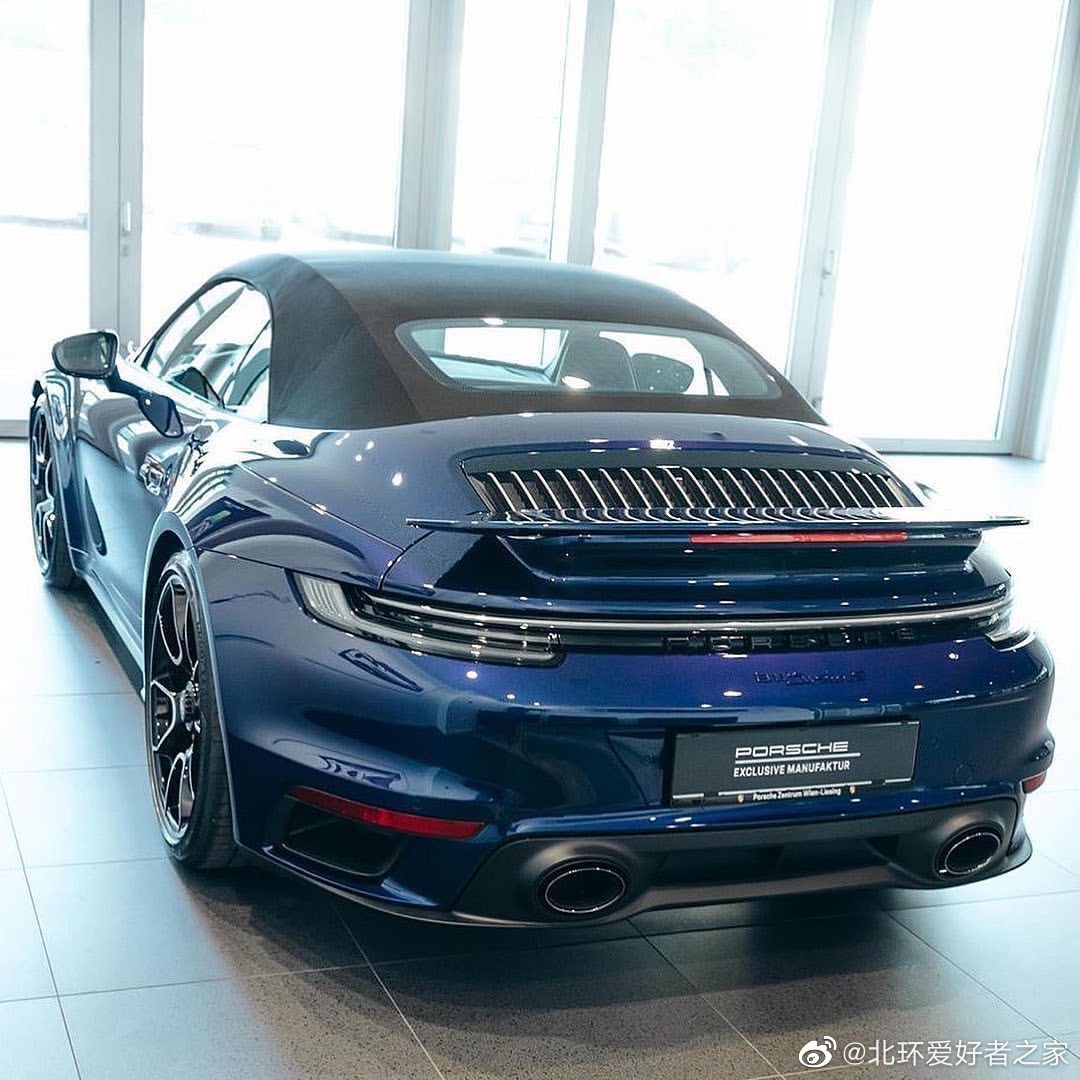 蓝色的保时捷911 Turbo S敞篷版漂亮吗？