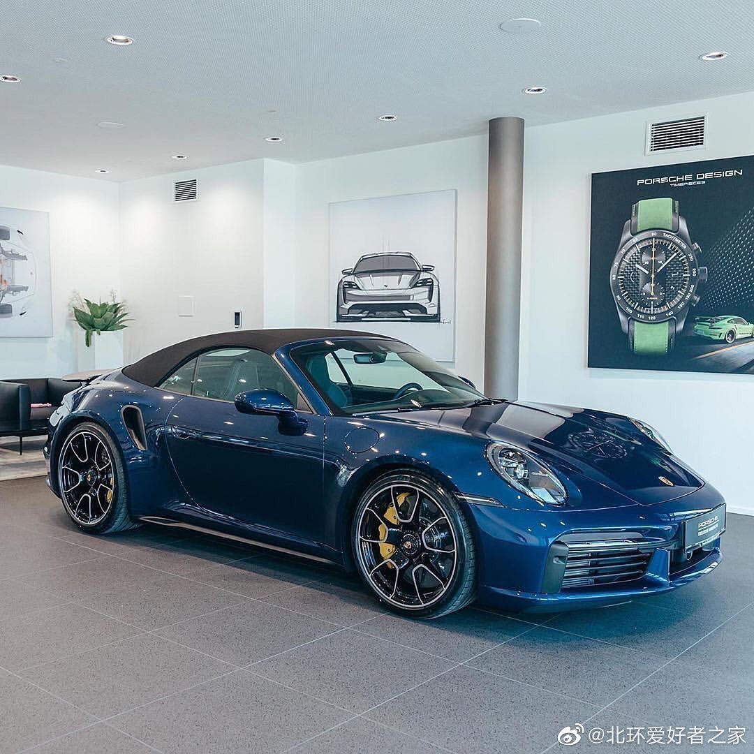 蓝色的保时捷911 Turbo S敞篷版漂亮吗？