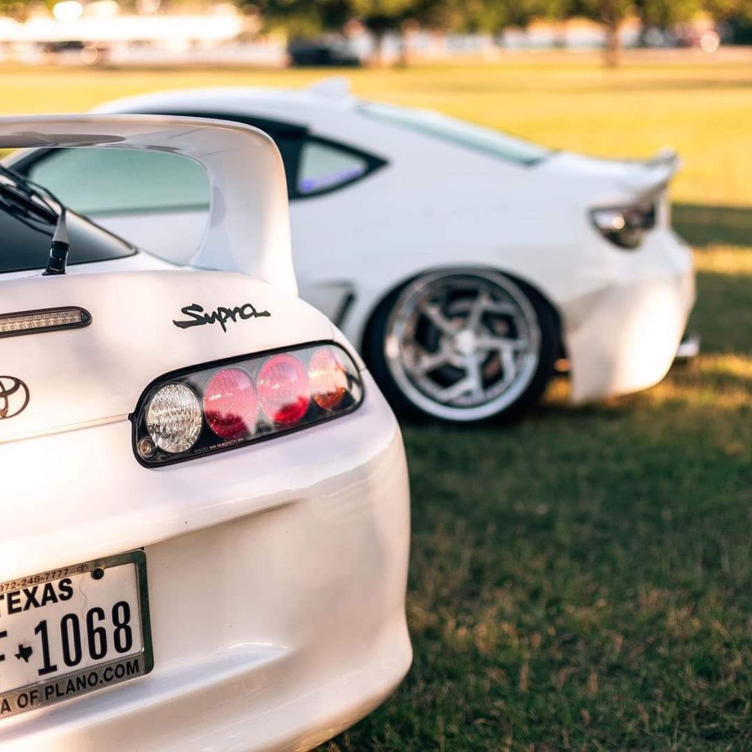 白色TOYOTA SUPRA MK4。当年的东瀛牛魔王！