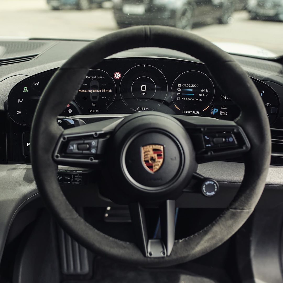 保时捷taycan turbo S碳陶瓷刹车盘真的棒