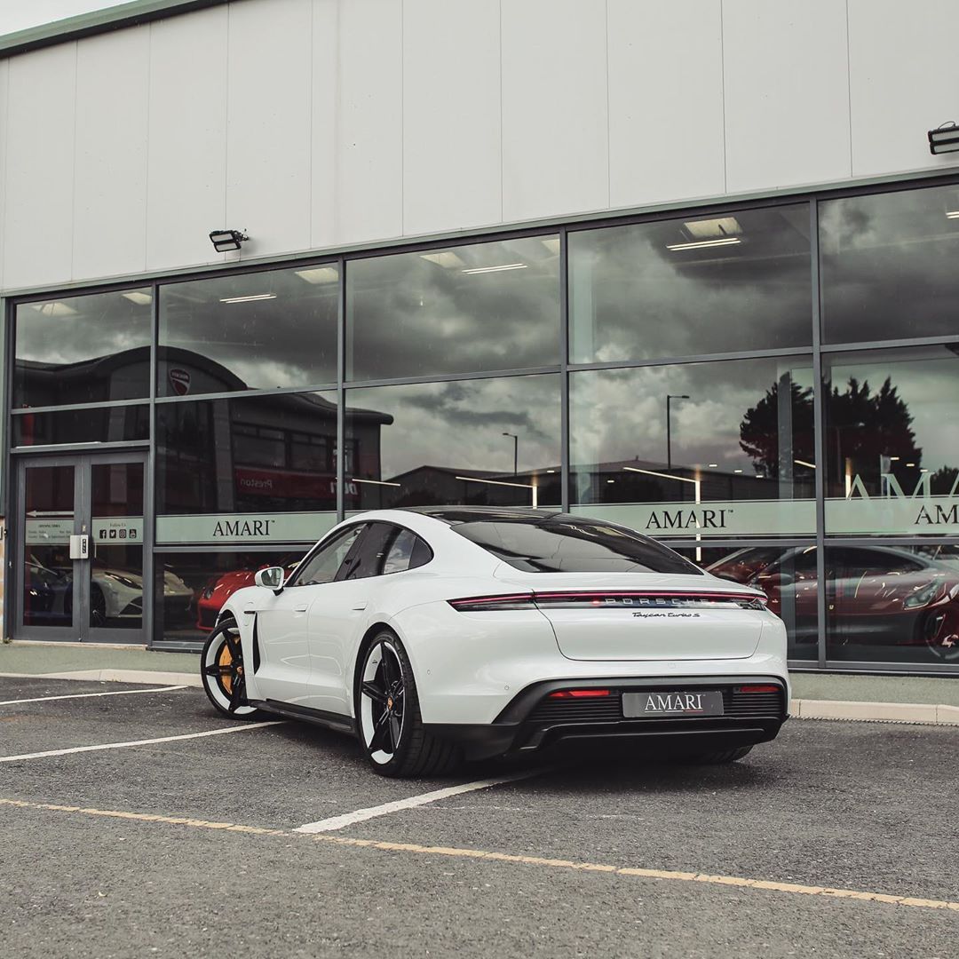 保时捷taycan turbo S碳陶瓷刹车盘真的棒