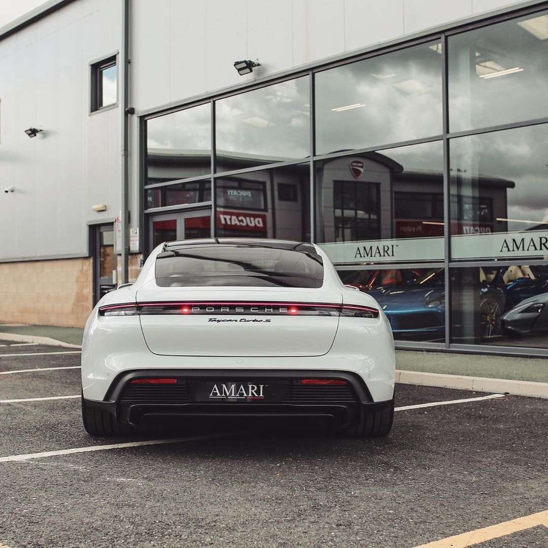 保时捷taycan turbo S碳陶瓷刹车盘真的棒