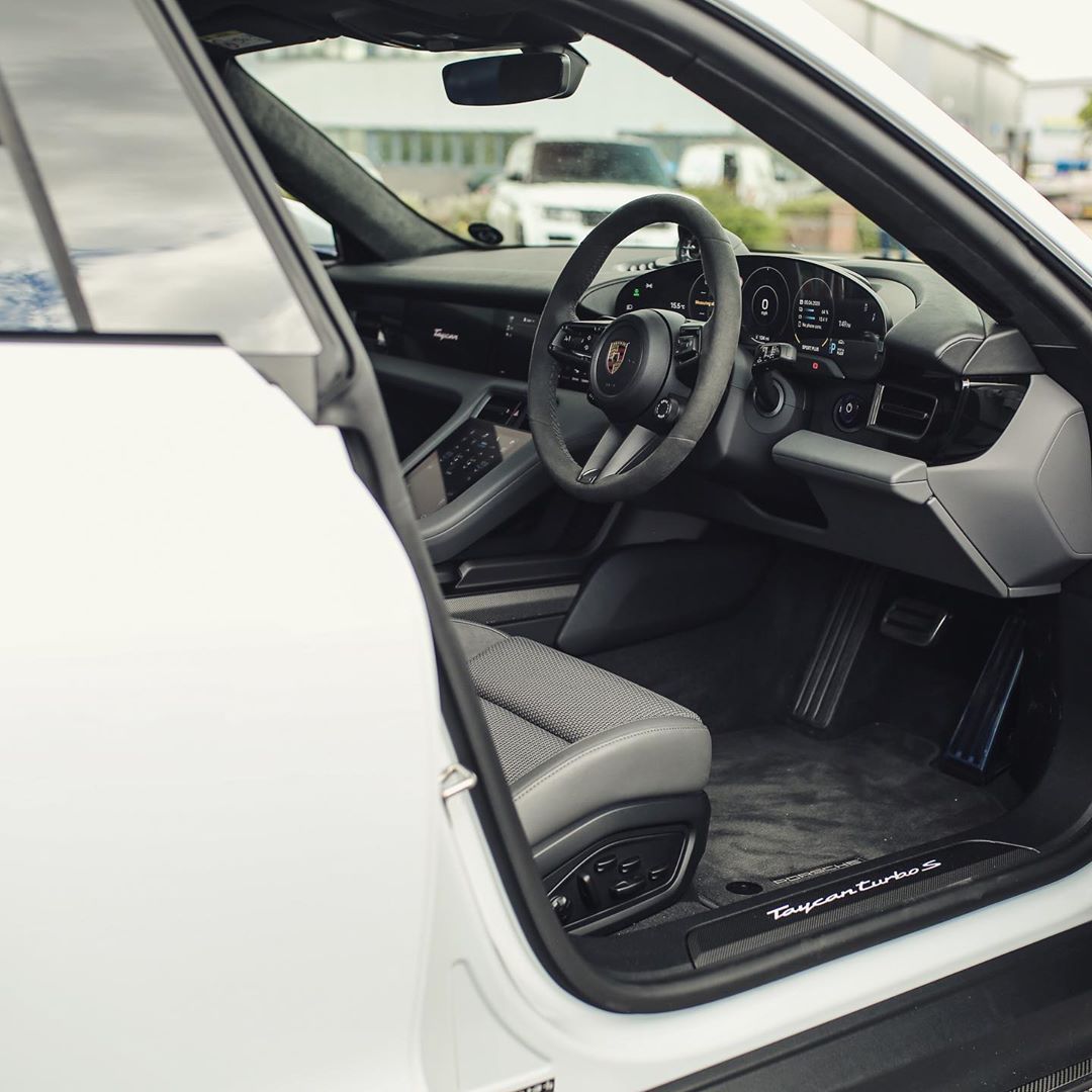保时捷taycan turbo S碳陶瓷刹车盘真的棒