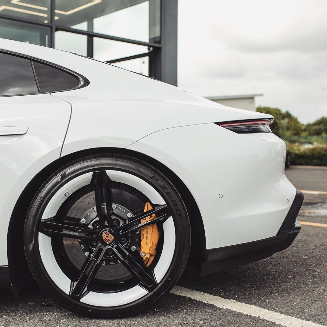 保时捷taycan turbo S碳陶瓷刹车盘真的棒