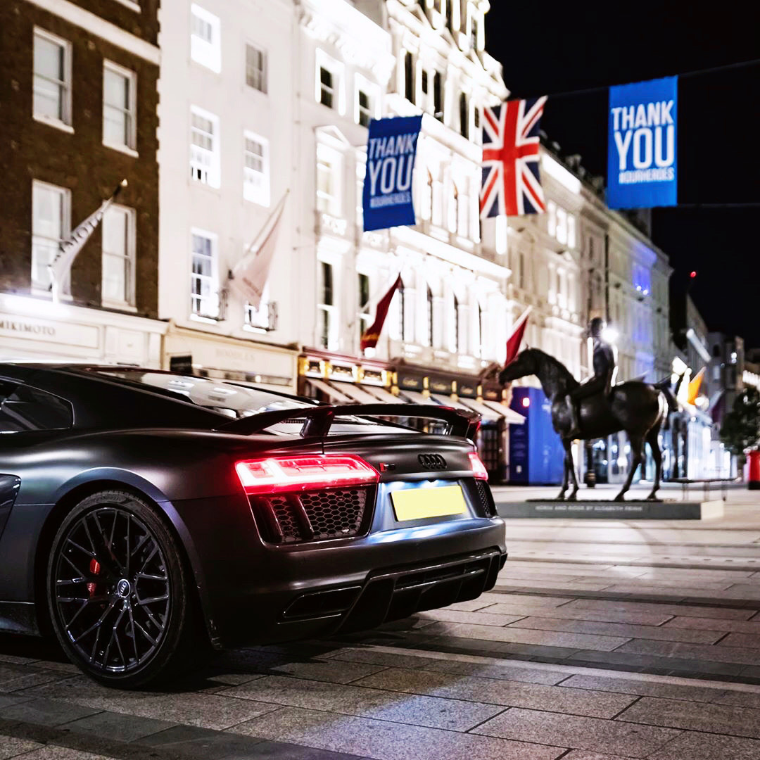 还是很帅气的 Audi家族旗舰跑车 R8