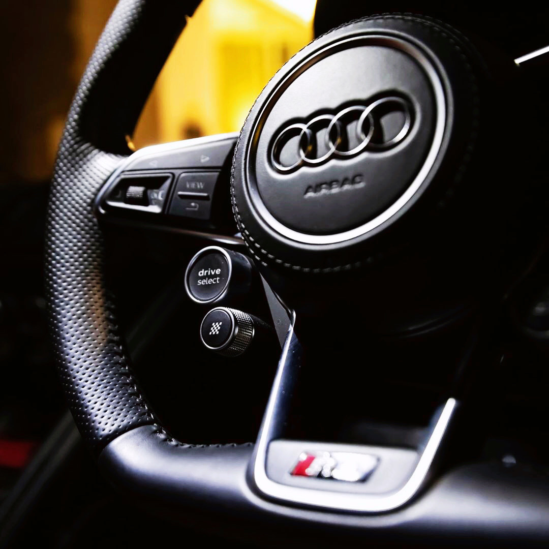 还是很帅气的 Audi家族旗舰跑车 R8