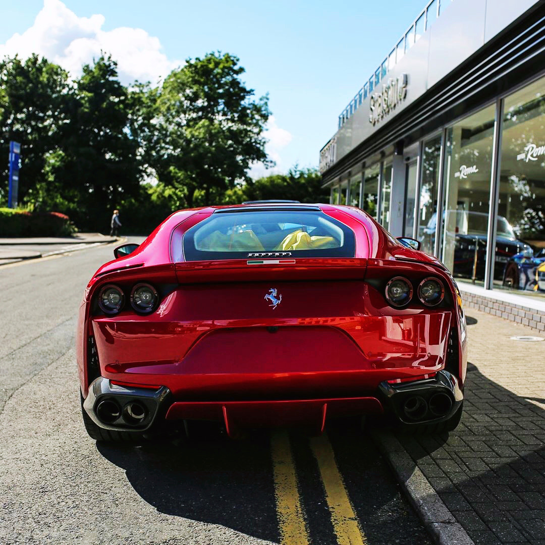 一台V12神器 Ferrari 812 Superfast