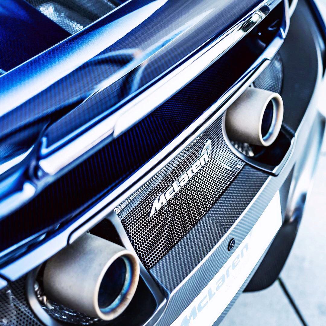 各个方面都是完美的 车漆颜色，碳，太酷咯 McLaren 675LT