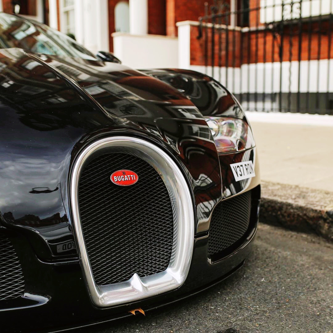 超跑界国王 这个名号，ta是没问题的…… Bugatti Veyron