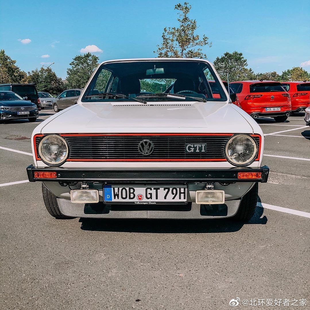 手动挡+格子布座椅的八代高尔夫GTI有毒！