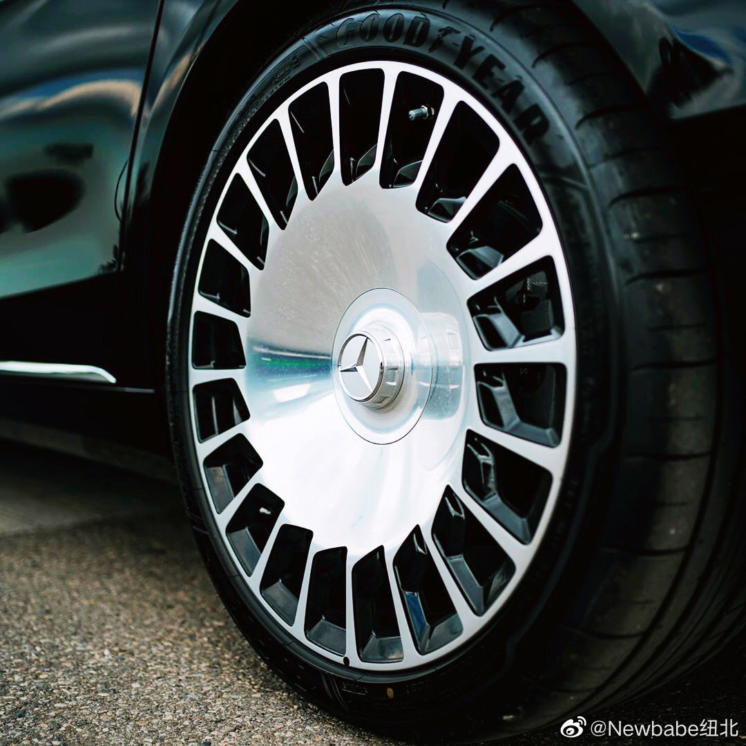 Mercedes Maybach S560 高端奢华。