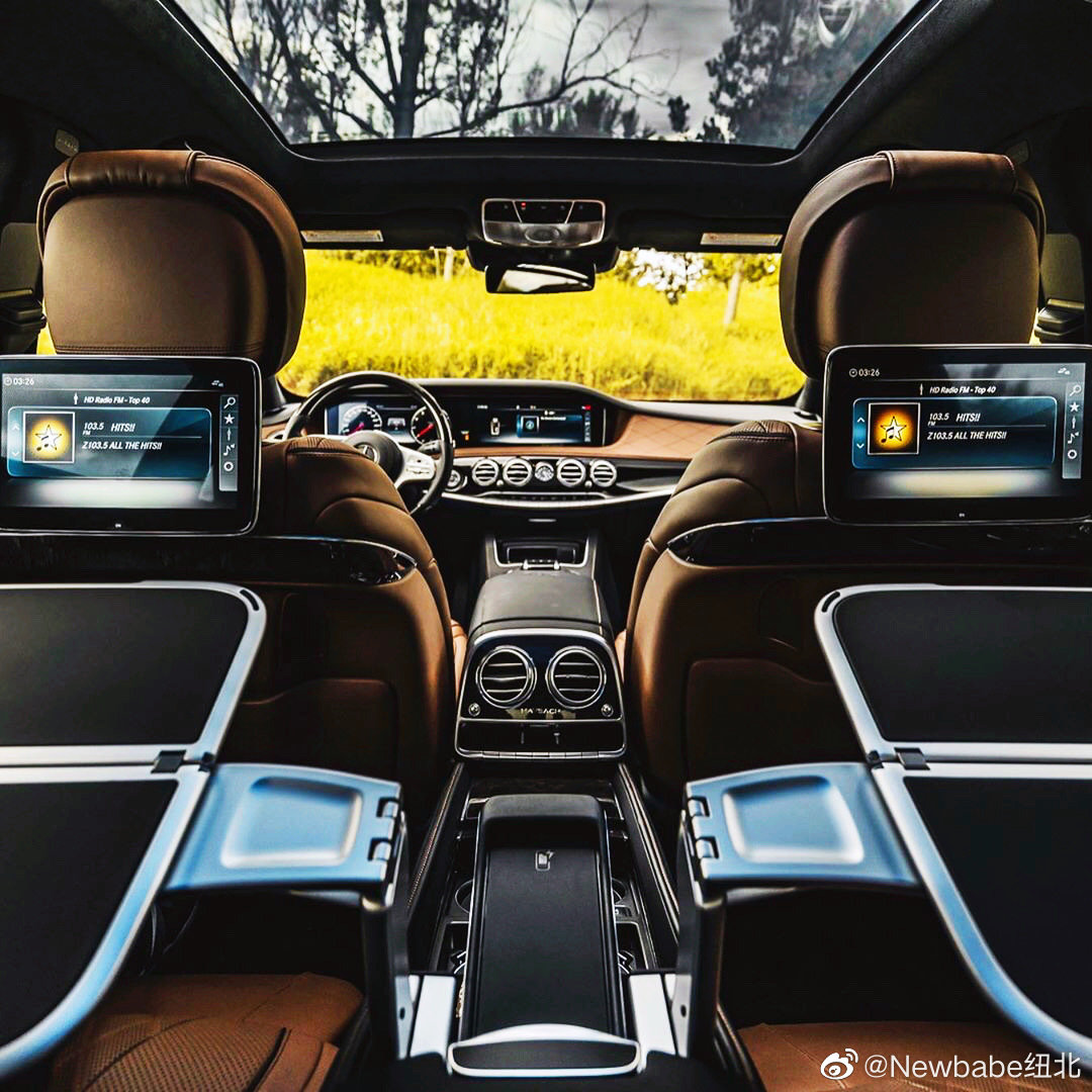 Mercedes Maybach S560 高端奢华。