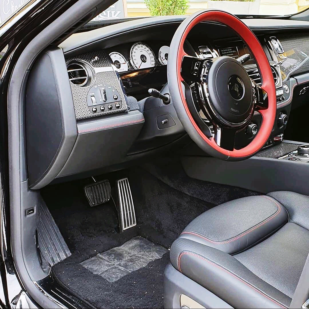 这应该是最高版本定制车型了吧？Rolls Royce Ghost Black Badge