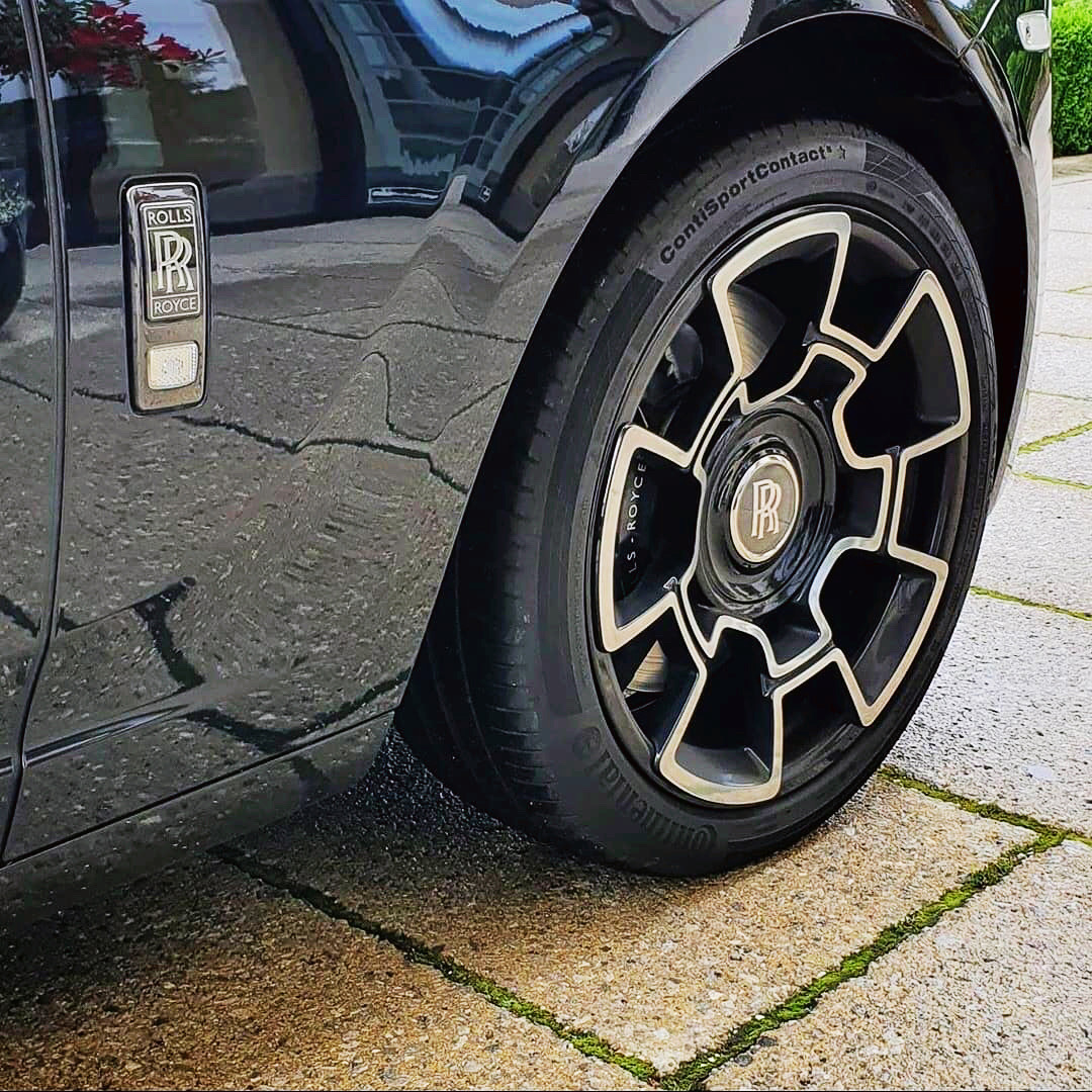 这应该是最高版本定制车型了吧？Rolls Royce Ghost Black Badge