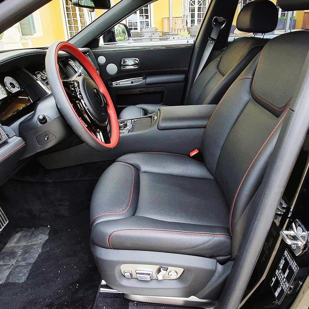 这应该是最高版本定制车型了吧？Rolls Royce Ghost Black Badge