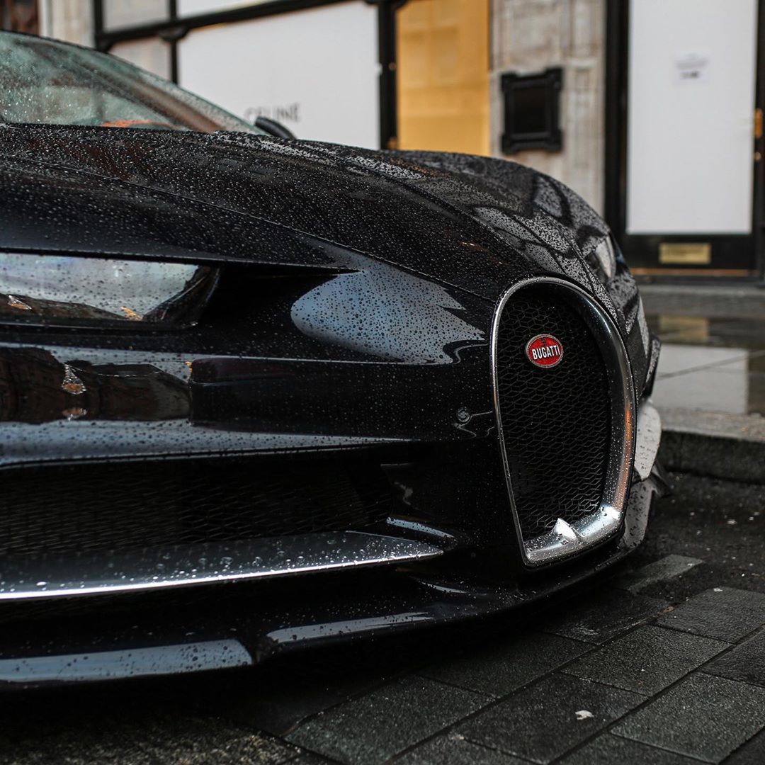 雨中龙王布加迪，这组街拍太帅了