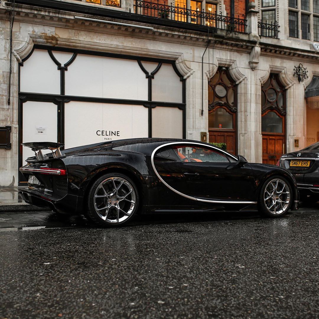 雨中龙王布加迪，这组街拍太帅了