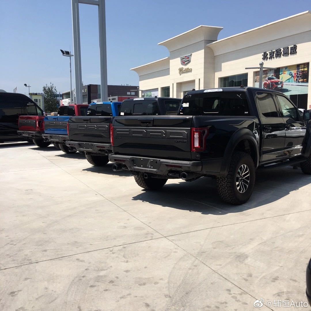 汽车美图：福特猛禽皮卡性能劲化版