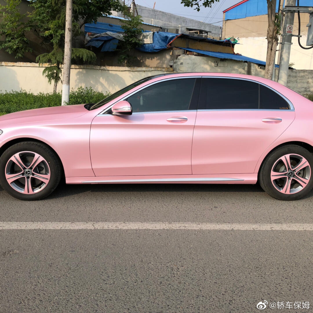 奔驰260L 贴膜改色电光樱花粉