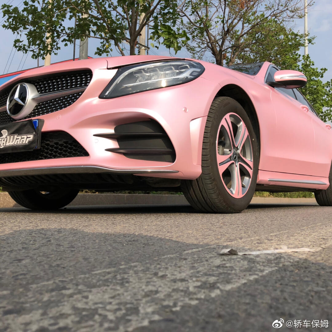 奔驰260L 贴膜改色电光樱花粉