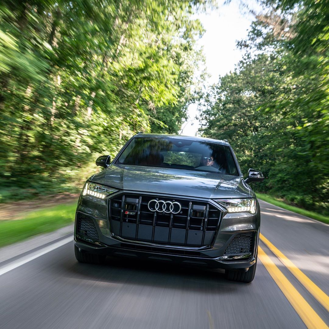 好看的汽车图片奥迪sq7v8双涡轮增压