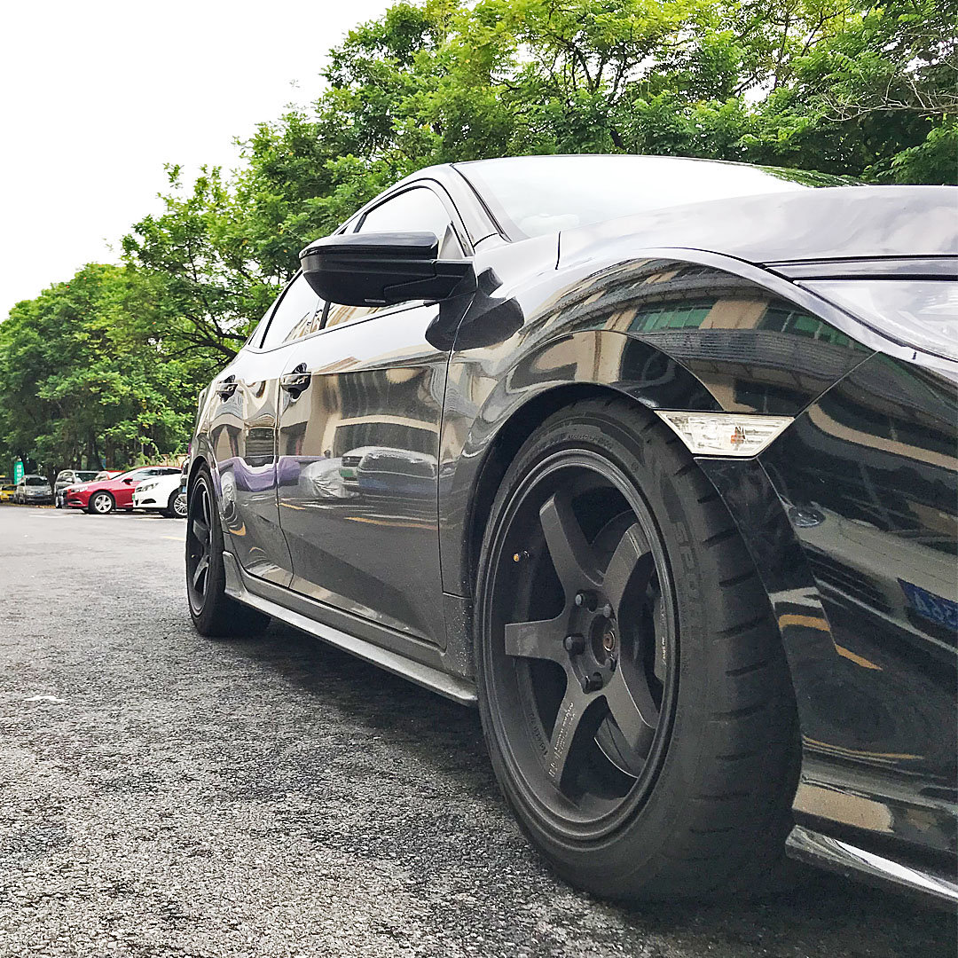 高清汽车美图：两厢版 本田思域 FK7 素黑