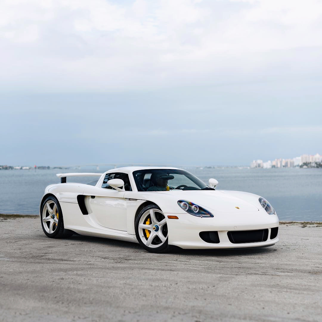 ta依然那么帅，尤其是侧面，完美无瑕！ Porsche Carrera GT