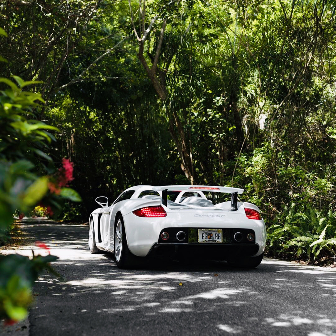 ta依然那么帅，尤其是侧面，完美无瑕！ Porsche Carrera GT