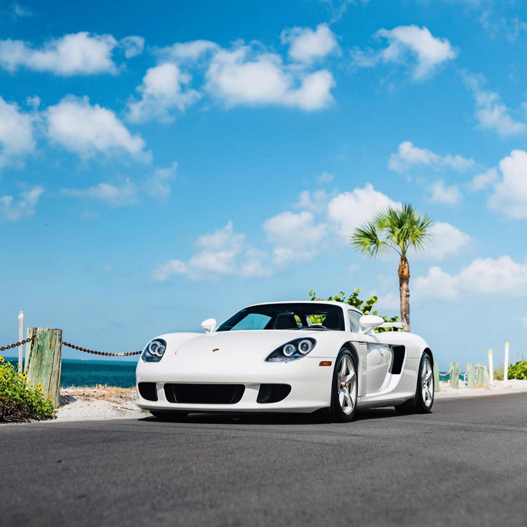 ta依然那么帅，尤其是侧面，完美无瑕！ Porsche Carrera GT