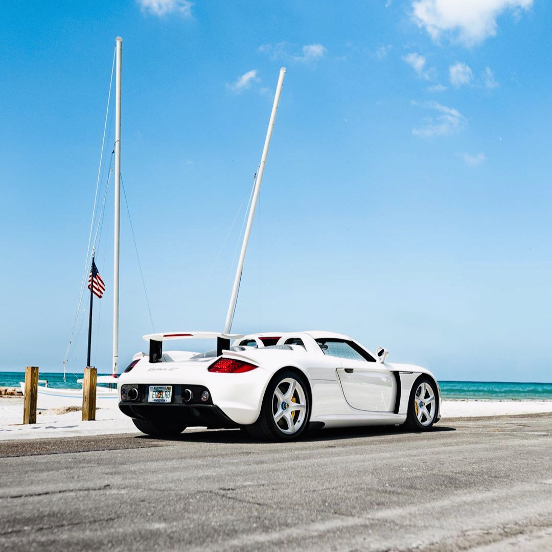 ta依然那么帅，尤其是侧面，完美无瑕！ Porsche Carrera GT