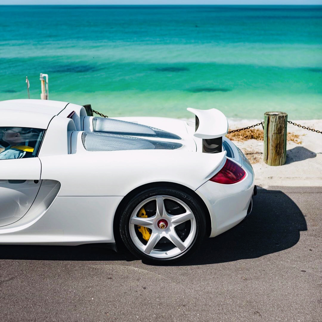 ta依然那么帅，尤其是侧面，完美无瑕！ Porsche Carrera GT